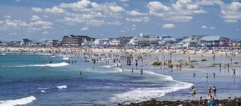 Blue Chill Cottage: Charming New England Home Just Steps from the Shore with Breathtaking Views!