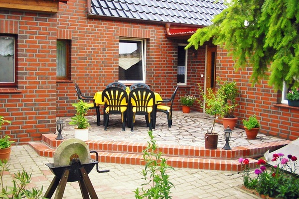Terrasse vor dem Eingang zur Ferienwohnung
