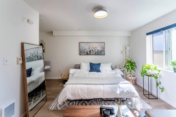 1 habitación, tabla de planchar con plancha, wifi y ropa de cama 