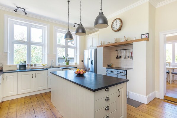 Fridge, microwave, oven, stovetop - Beautiful Family-Friendly Victorian Rectory in a Peaceful Village (Purleigh)