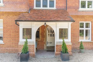Exterior detail - Beautiful Family-Friendly Victorian Rectory in a Peaceful Village (Purleigh)