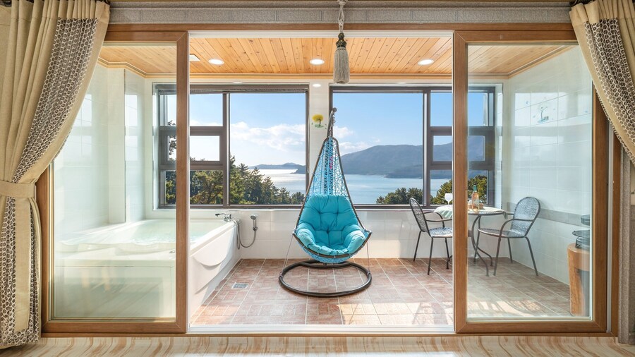 Geoje Marine Castle Spa Pension