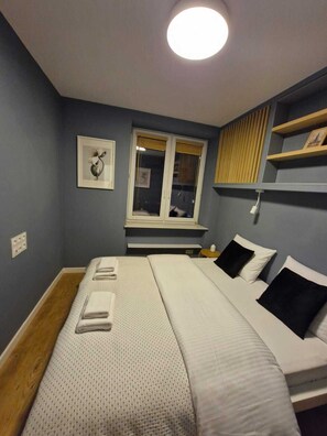 2 chambres, fer et planche à repasser, lit de bébé portatif, Wi-Fi