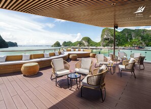 Executive lounge - Halong Lyra Grandeur Cruise (Ha Long)