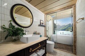 Duplex Family Suite | Bathroom - Halong Lyra Grandeur Cruise (Ha Long)