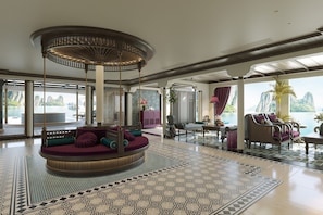 Lobby sitting area - Halong Lyra Grandeur Cruise (Ha Long)