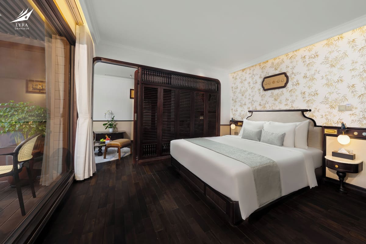 Phòng 4 dành cho gia đình | Bộ đồ giường cao cấp, minibar, bàn, bộ trải giường 