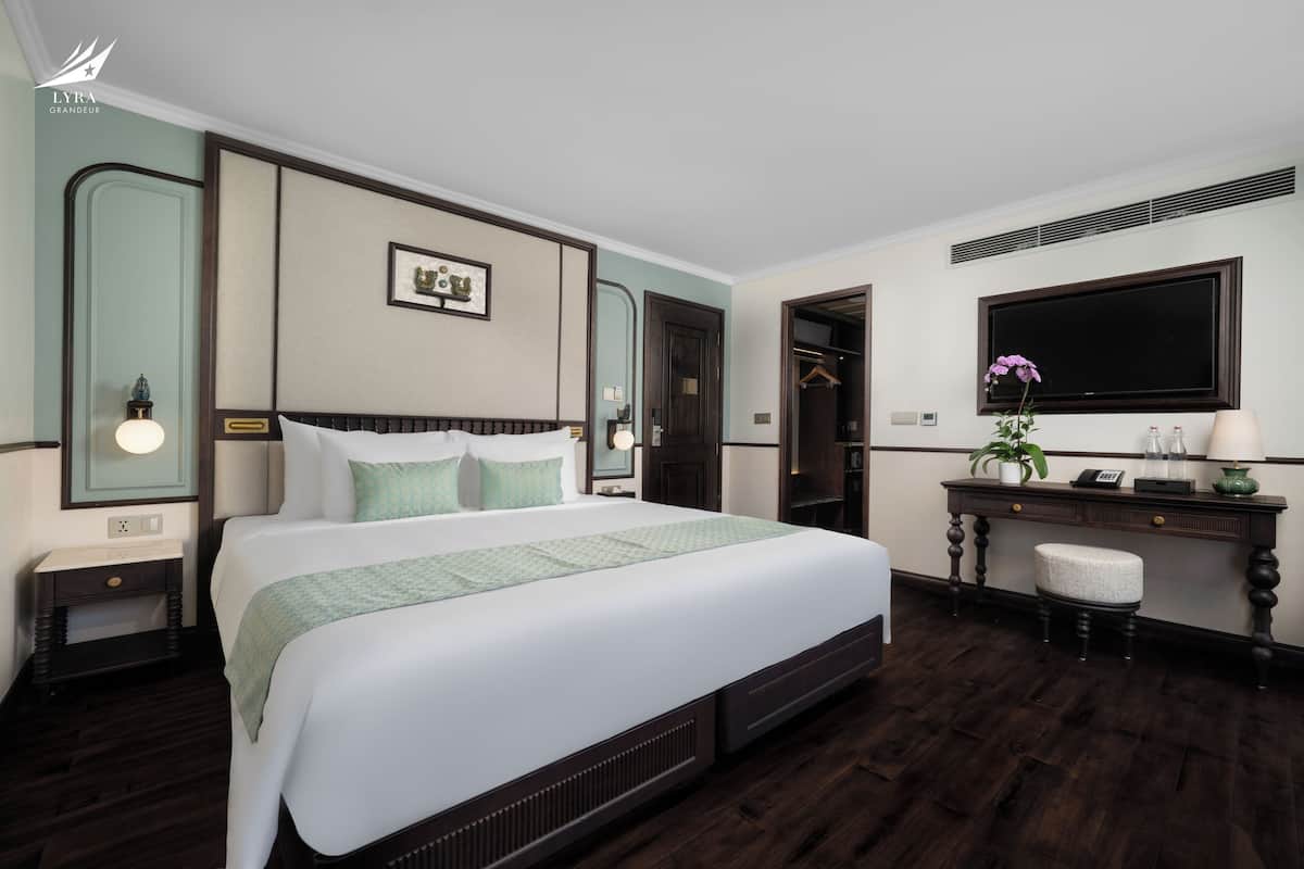 Phòng đôi hoặc 2 giường đơn Senior, ban công, quang cảnh biển | Bộ đồ giường cao cấp, minibar, bàn, bộ trải giường 