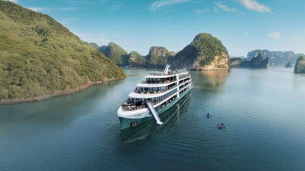 Front of property - Halong Lyra Grandeur Cruise (Ha Long)