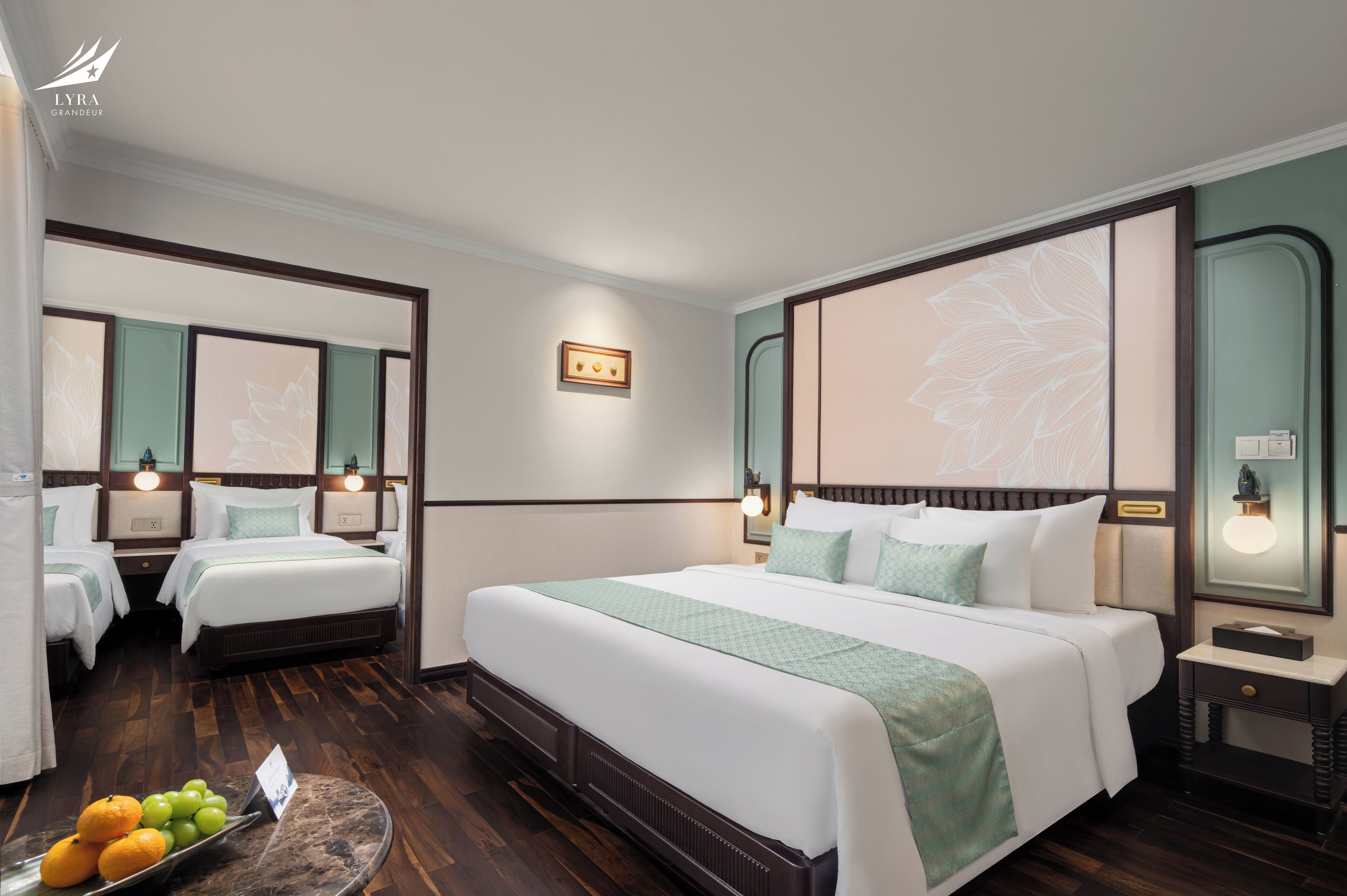 Harmony Family Suite | Minibar, desk