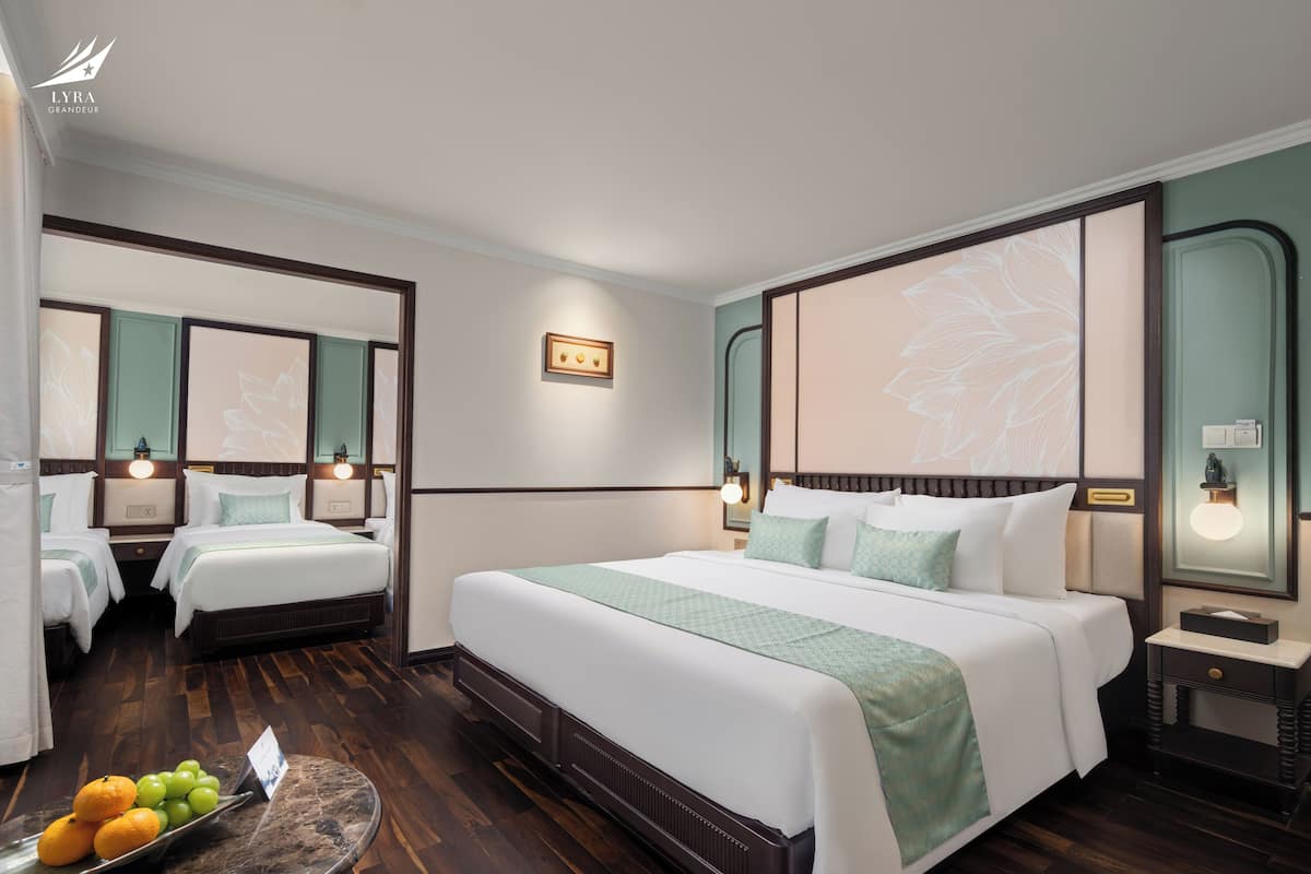 Harmony Family Suite | Minibar, desk