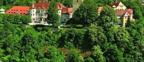 المنشأة من الخارج