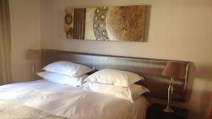2 bedrooms, iron/ironing board, internet