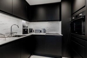 Microwave, stovetop, dishwasher - Quiet apartment in town (London)