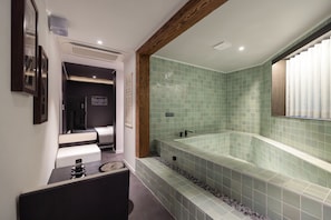 Goyo | Premium bedding, laptop workspace, free WiFi, bed sheets - Stay Passport Sindang Ryokan (Seoul)