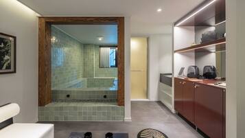 Poongryu | 高級寢具、筆電工作空間、免費無線上網、床單