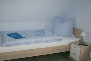 3 habitaciones, tabla de planchar con plancha y acceso a internet