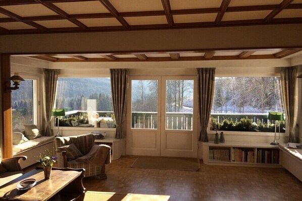 Smart-tv en een open haard