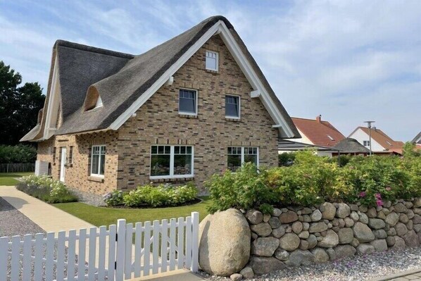 Exterior - Villa Bi de Kühlung Comfortable Vacation Home (Rerik, Deutschland)