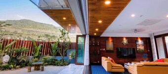 Sila Mandala Villa - Luxurious 5-bedroom villa with WiFi, AC in fabulous Đà Nẵng