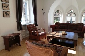 Smart TV, fireplace, ping pong, books - Holiday apartment hunting lodge Siedlinghausfloor (Winterberg)