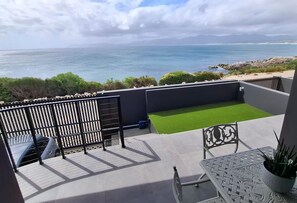 Outdoor dining - Ocean on your doorstep (De Kelders)