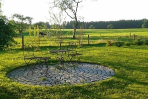 Outdoor dining - Apartment in Hergensweiler (Hergensweiler)