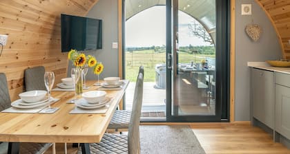 Vale View is a spacious, modern lodge with open-plan living and stunning views.