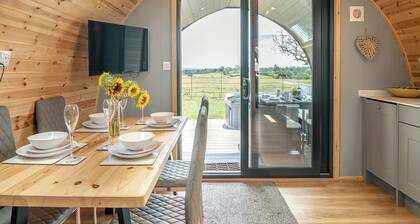Vale View is a spacious, modern lodge with open-plan living and stunning views.