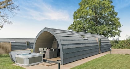 Vale View is a spacious, modern lodge with open-plan living and stunning views.