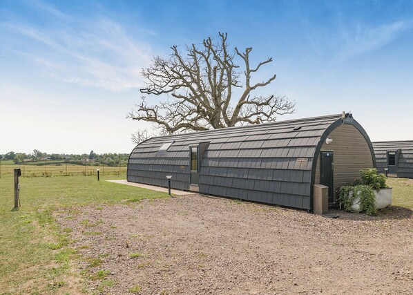 Exterior - Vale View is a spacious, modern lodge with open-plan living and stunning views. (Yeovil)