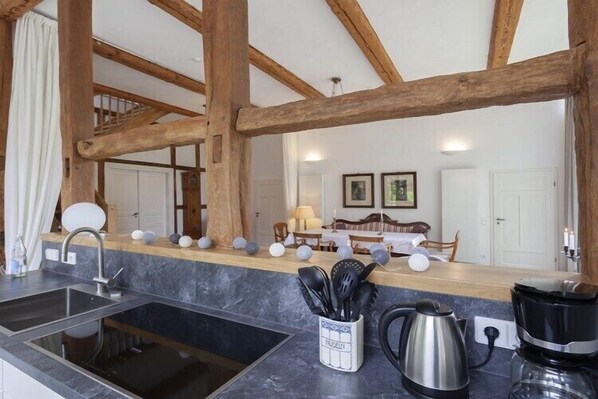 Kühlschrank, Ofen, Herdplatte, Geschirrspüler