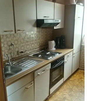 Réfrigérateur, four, plaque de cuisson, lave-vaisselle