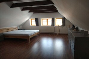 2 habitaciones, acceso a internet y ropa de cama