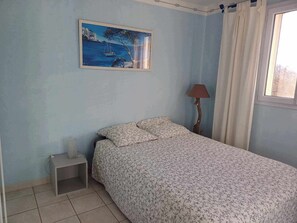 3 Schlafzimmer, Bügeleisen/Bügelbrett