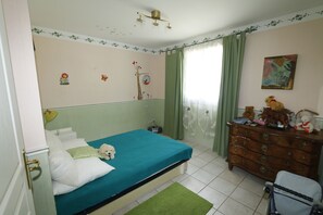 3 chambres, fer et planche à repasser