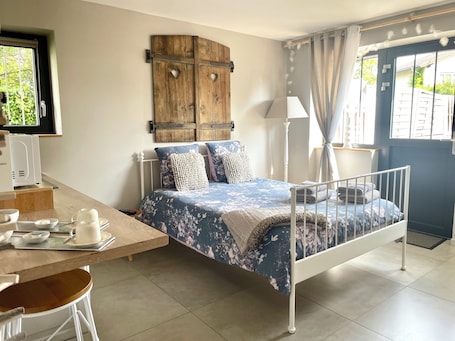 1 bedroom, iron/ironing board, free WiFi, bed sheets. Studio "Le Cocon" near Colmar - Free Parking & Wifi