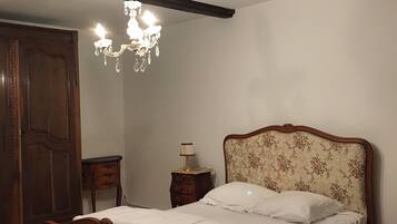 2 habitaciones, tabla de planchar con plancha, wifi y ropa de cama