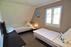 4 Schlafzimmer, Schreibtisch, Bügeleisen/Bügelbrett, kostenloses WLAN