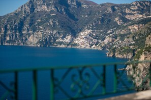 A coastal town with buildings on a hillside, overlooking the sea. - Casa Nostra - Private Sea View Garden (Praiano)