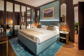 Hypo-allergenic bedding, down comforters, pillowtop beds, in-room safe - Teatro Luxury Apartments Firenze - Starhotels Collezione (Florence)