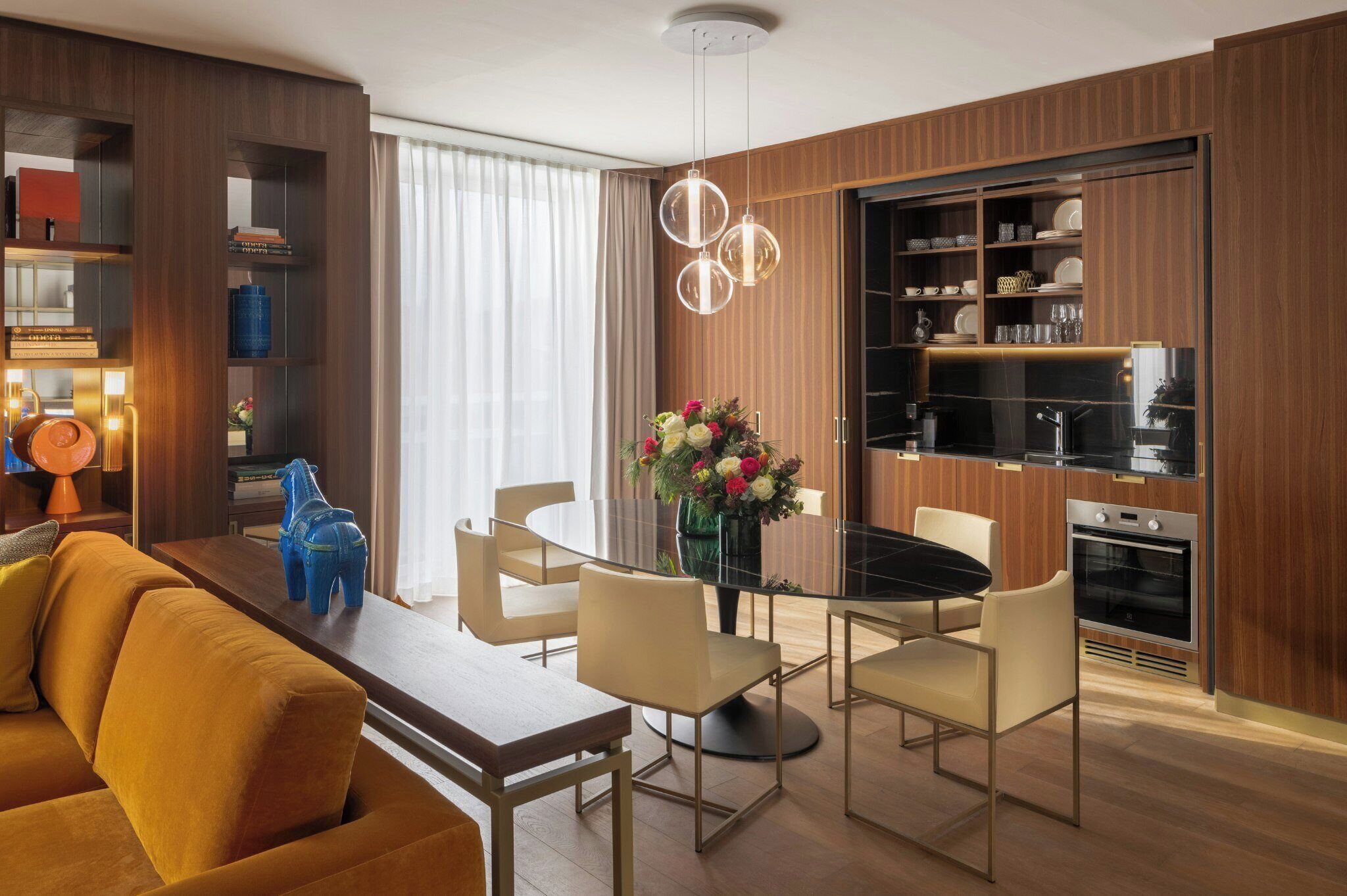 Deluxe Three Bedroom Apartment | Eigene Küche | Großer Kühlschrank, Ofen, Herdplatte, Geschirrspüler