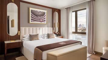 Deluxe Three Bedroom Apartment | Hypo-allergenic bedding, down comforters, pillowtop beds, in-room safe