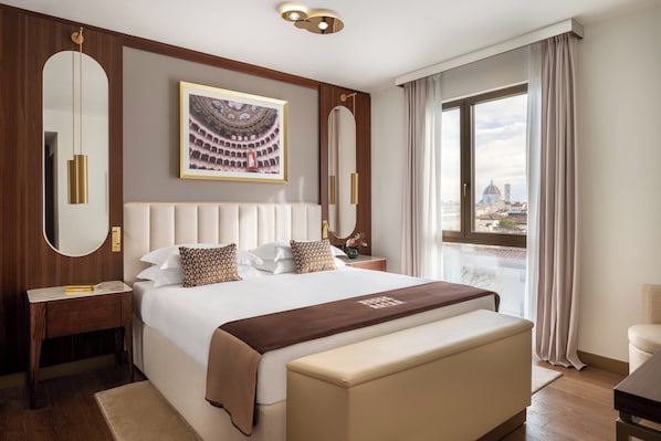 Deluxe Three Bedroom Apartment | Hypo-allergenic bedding, down comforters, pillowtop beds, in-room safe - Teatro Luxury Apartments Firenze - Starhotels Collezione (Florence)