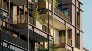 A multi-story building with balconies, some with plants. - Teatro Luxury Apartments Firenze - Starhotels Collezione (Florence)