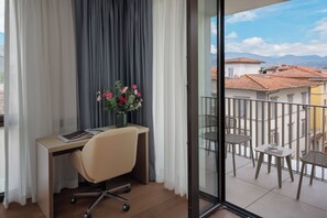 Studio Flat | 3 bedrooms, hypo-allergenic bedding, down duvets, pillow-top beds