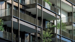 A multi-story building with balconies, some with plants. - Teatro Luxury Apartments Firenze - Starhotels Collezione (Florence)