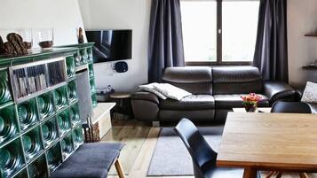 TV, fireplace, DVD player, stereo