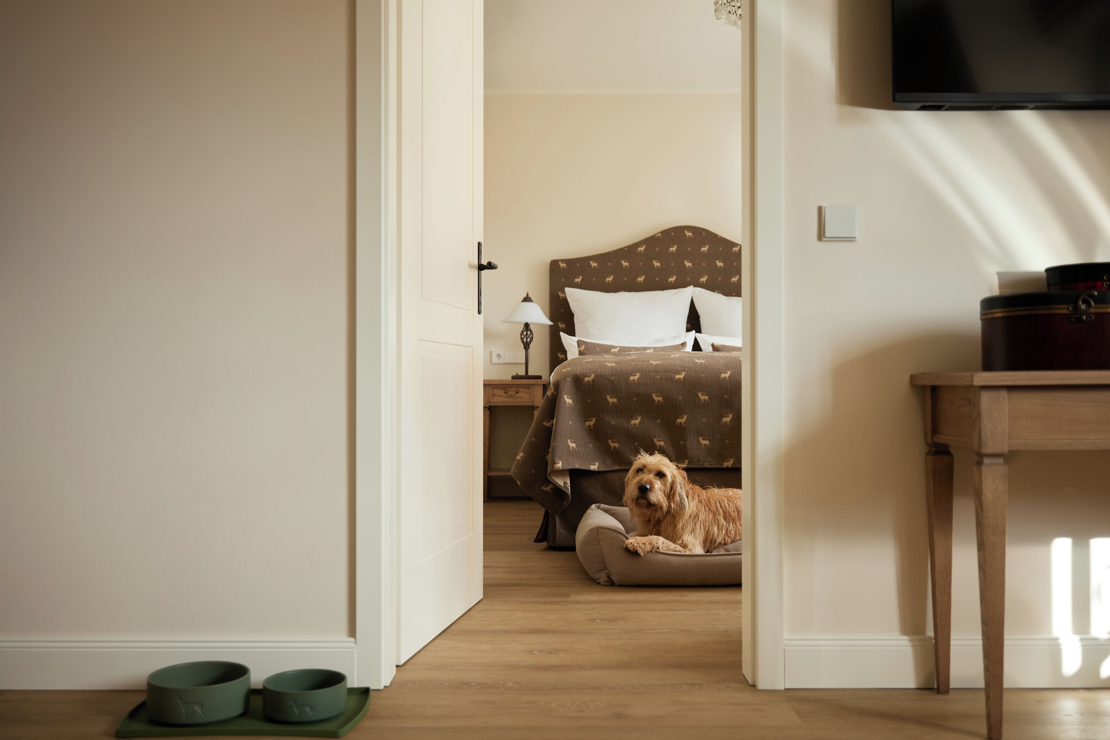 Estúdio | Cofres nos quartos, individualmente decorados