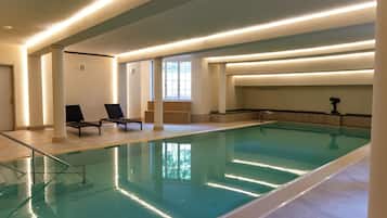 Indendørs pool